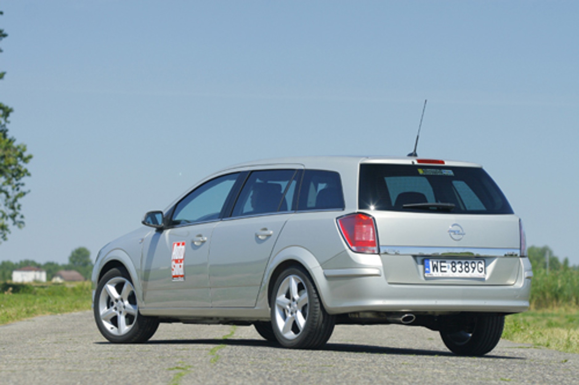 Opel Astra kombi 2.0 Turbo - Pocisk z bagażnikiem