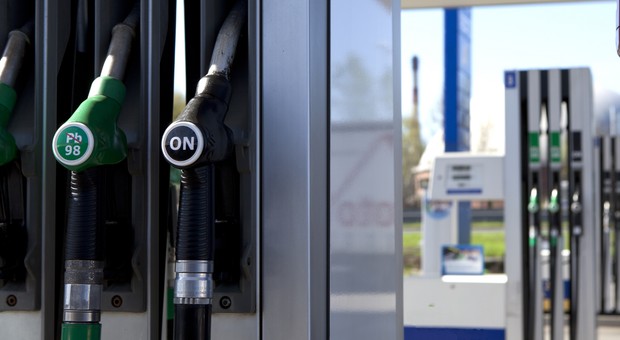 Zakaz importu oleju napędowego z Rosji od 5 lutego. Czy będzie drożej?