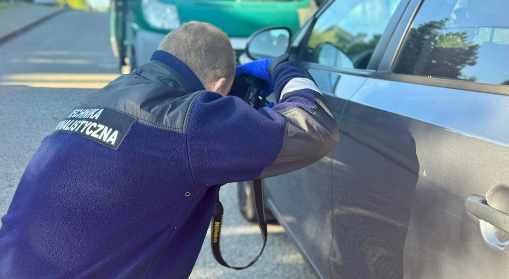 Obraz pochodzący z serwisu https://pomorska.policja.gov.pl/pom/informacje/wiadomosci/135571,Usilowali-ukrasc-samochod-a-zabrali-rejestracje-Grozi-im-do-10-lat-wiezienia.html