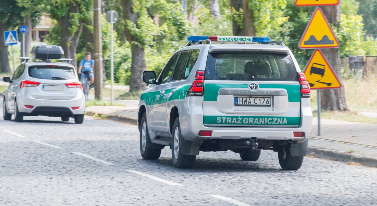 Jakie uprawnienia wobec kierowców mają Żandarmeria Wojskowa i Straż Graniczna?
