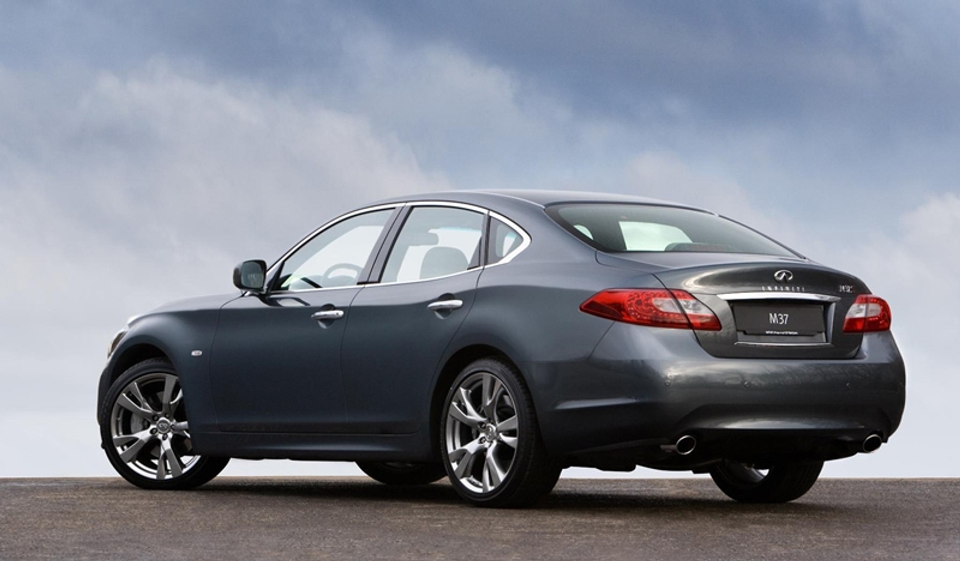 Infiniti M – pachnie w nim lasem, a pedał gazu nie słucha kierowcy