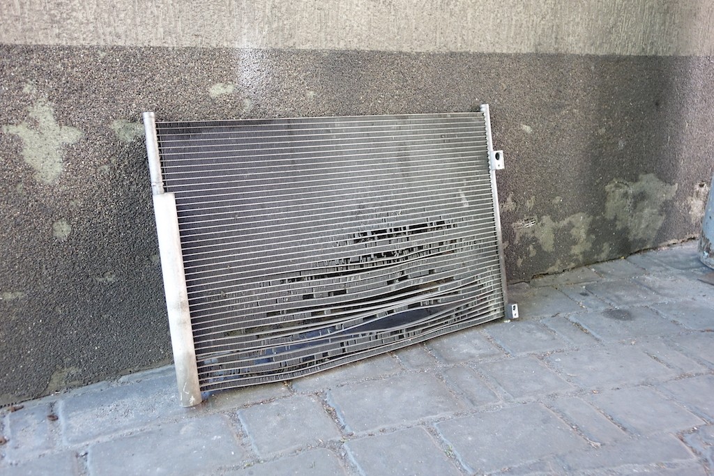 W wielu nowych autach elementy klimatyzacji "sypią się" jeszcze na gwarancji. Od kiedy klimatyzacje są w standardzie, jakość podzespołów spadła.