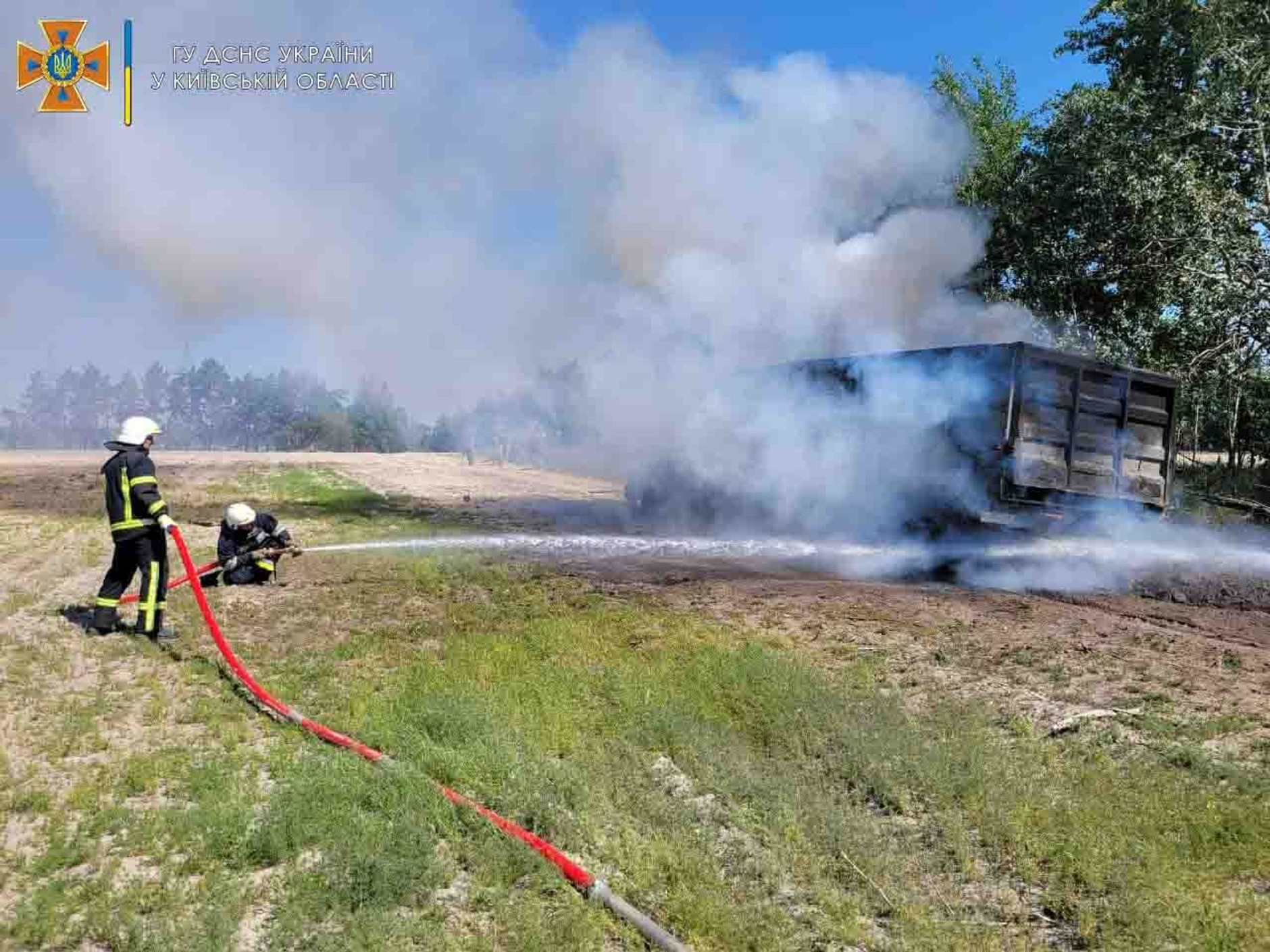 Ciężarówka najechała na minę pod Kijowem
