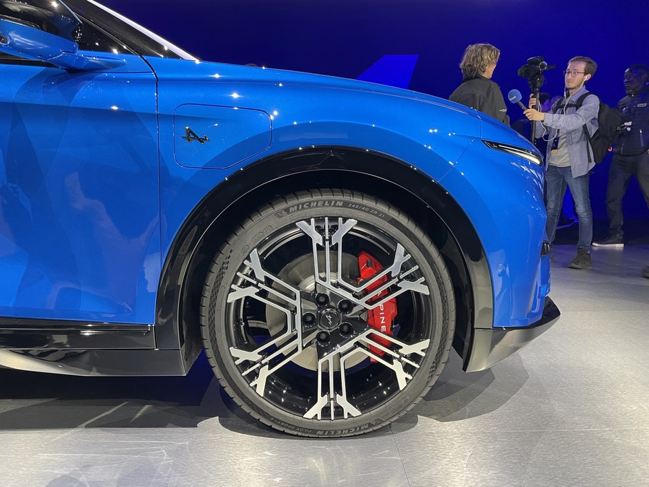 Alpine A390