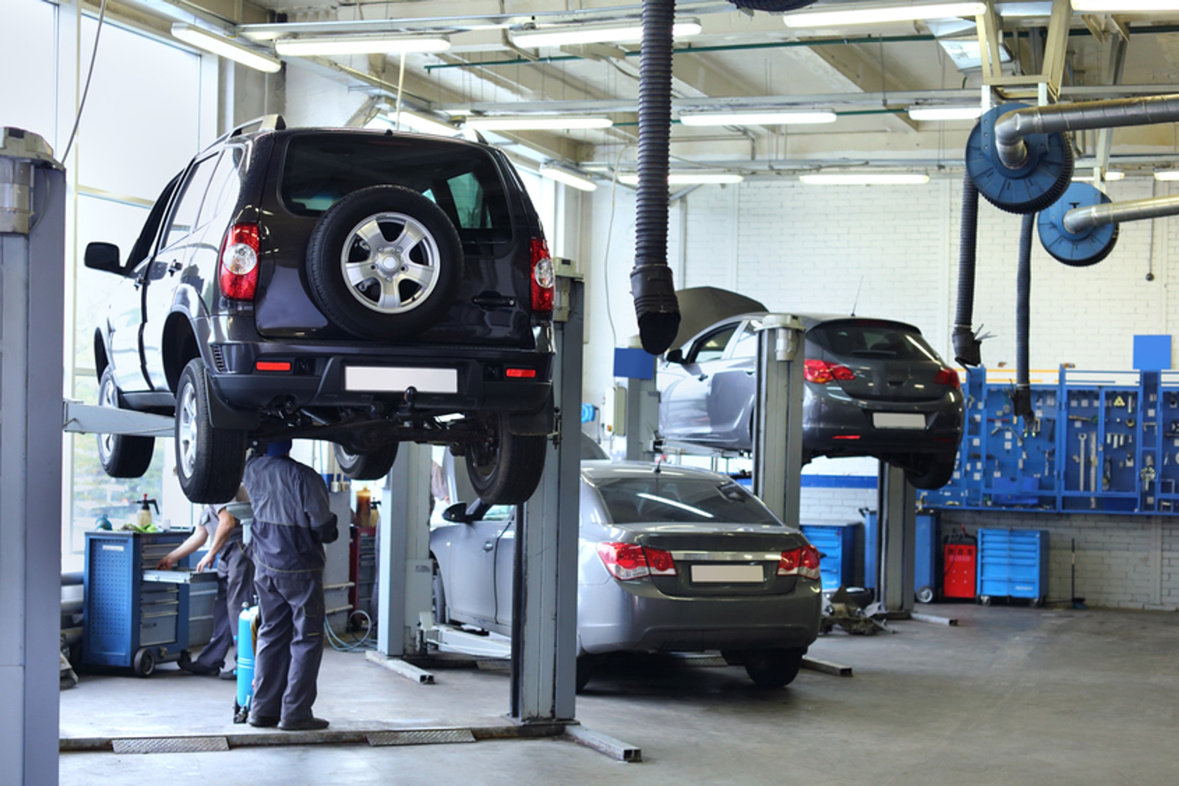 Jak nie przepłacać w warsztacie? Kluczem jest wybór części. Dobra taktyka to oszczędność i jakość