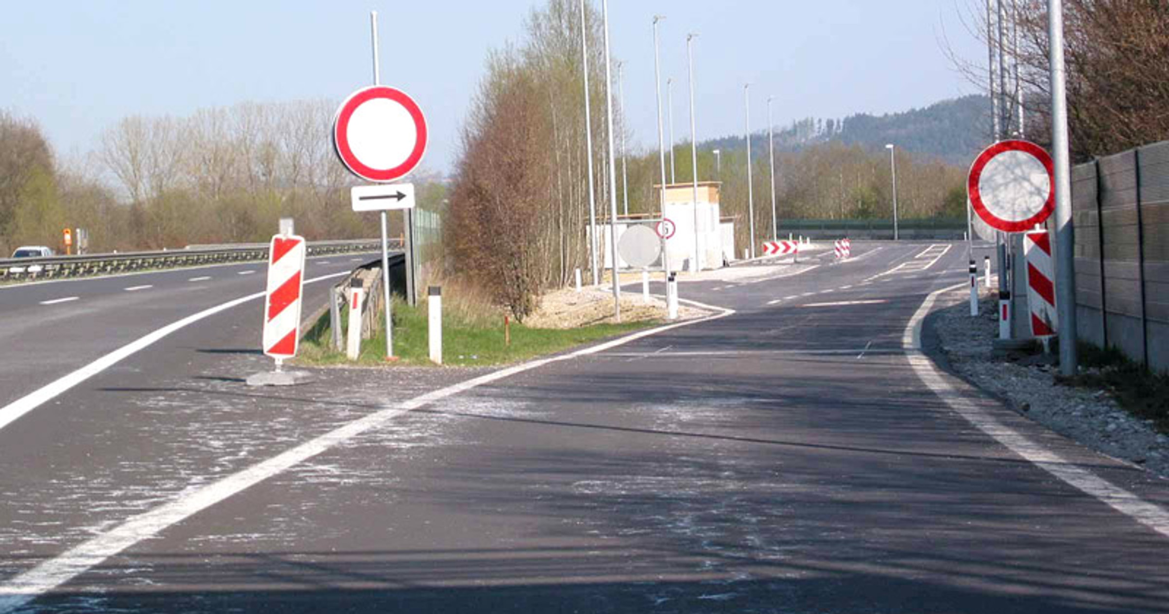 Na dwóch odcinkach nie można w weekendy opuszczać autostrad A12 i A13.