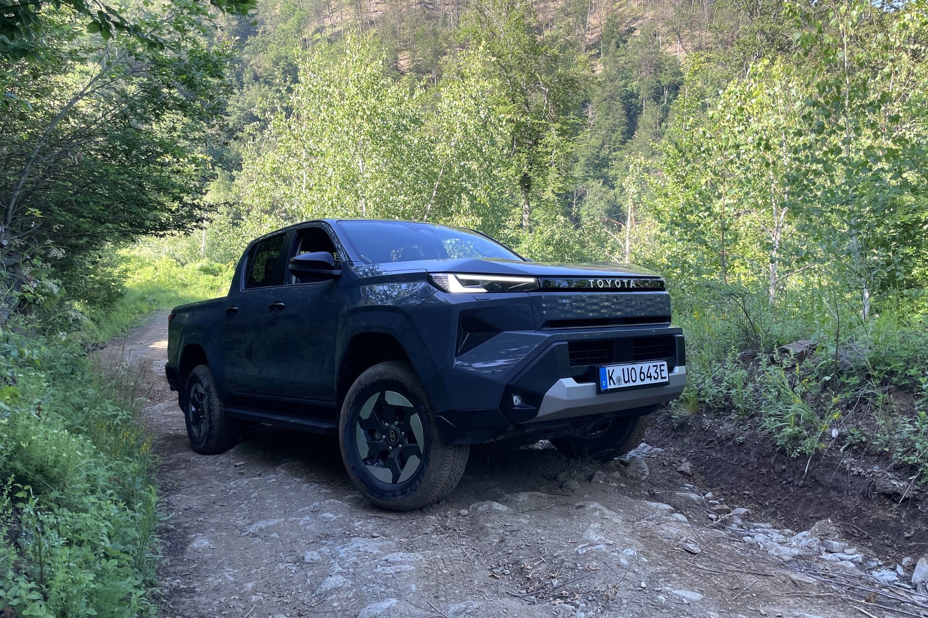 Nowa Toyota Hilux BEV