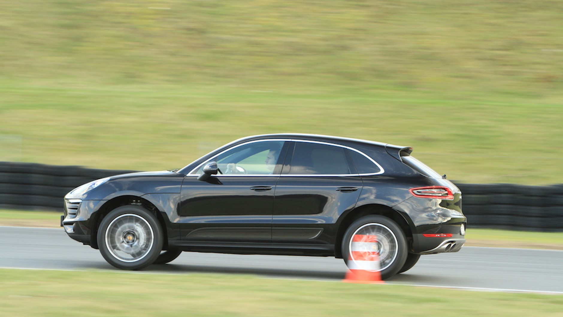 Porsche Macan S (340 KM) wyposażony w start-stop i funkcję żeglowania
