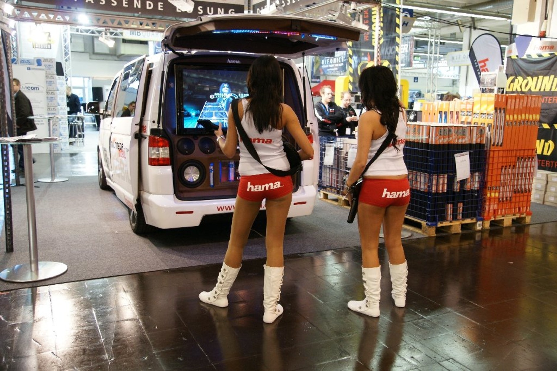 Essen Motor Show 2009: gorące dziewczyny i szybkie maszyny