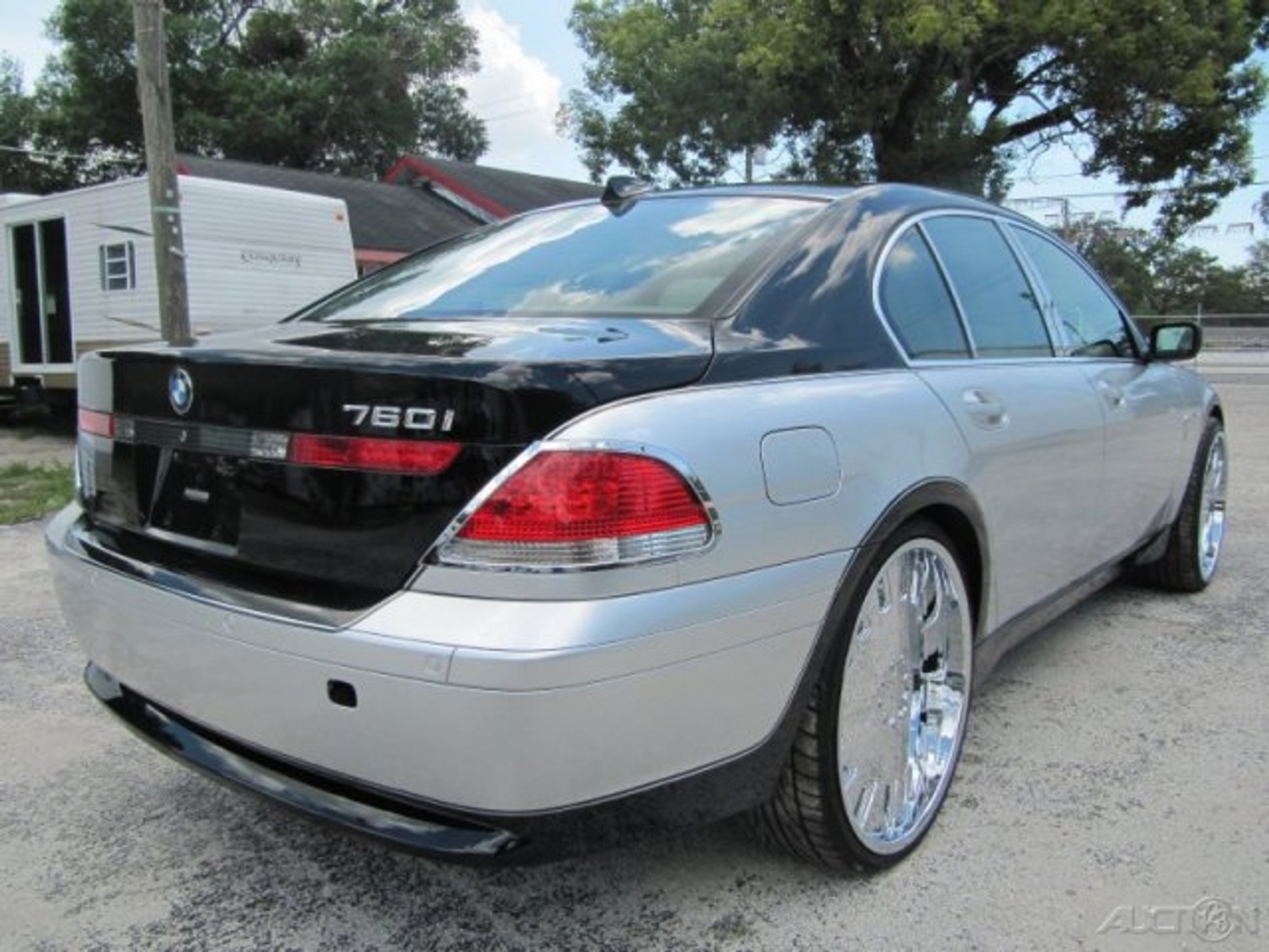 BMW 745i - o kurcze,  czy właściciel zażył rano tabletki?