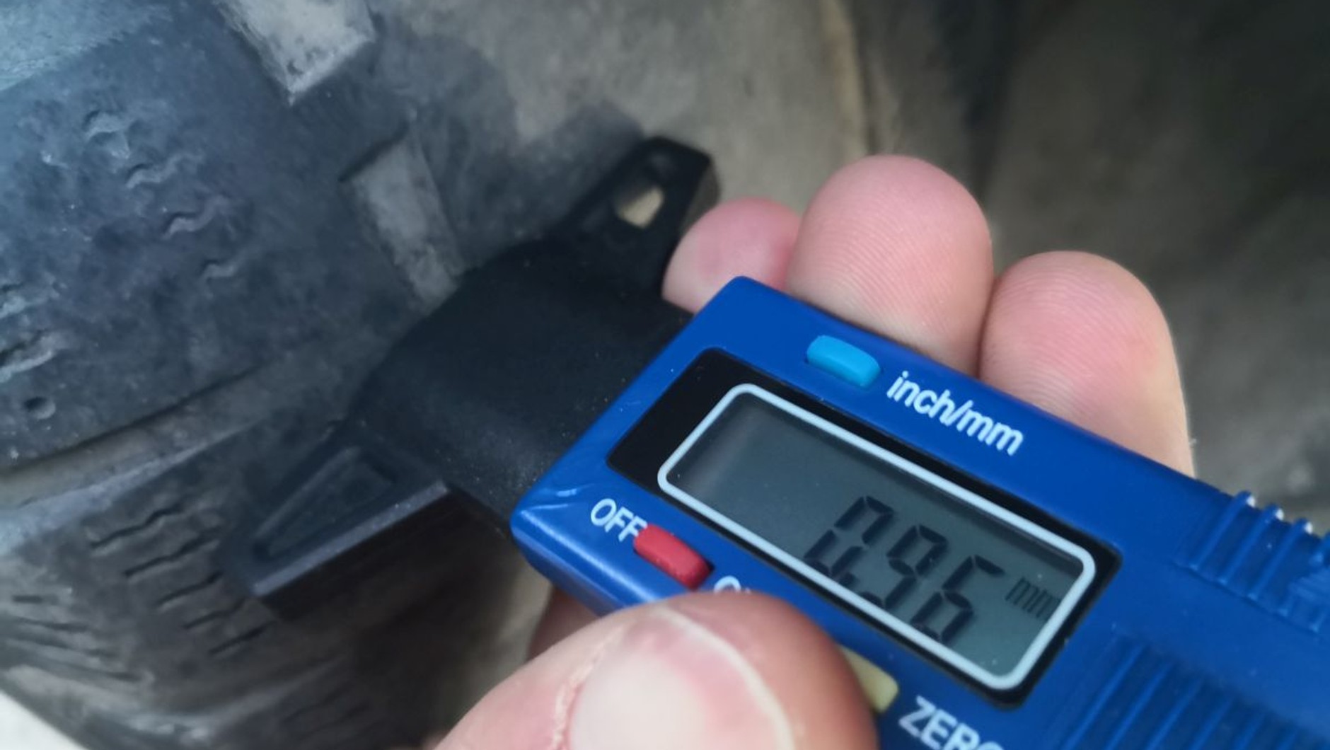 Taksówką na łysych oponach i bez przeglądu