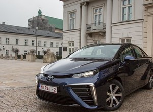 Toyota Mirai: wodorowe auto w Warszawie