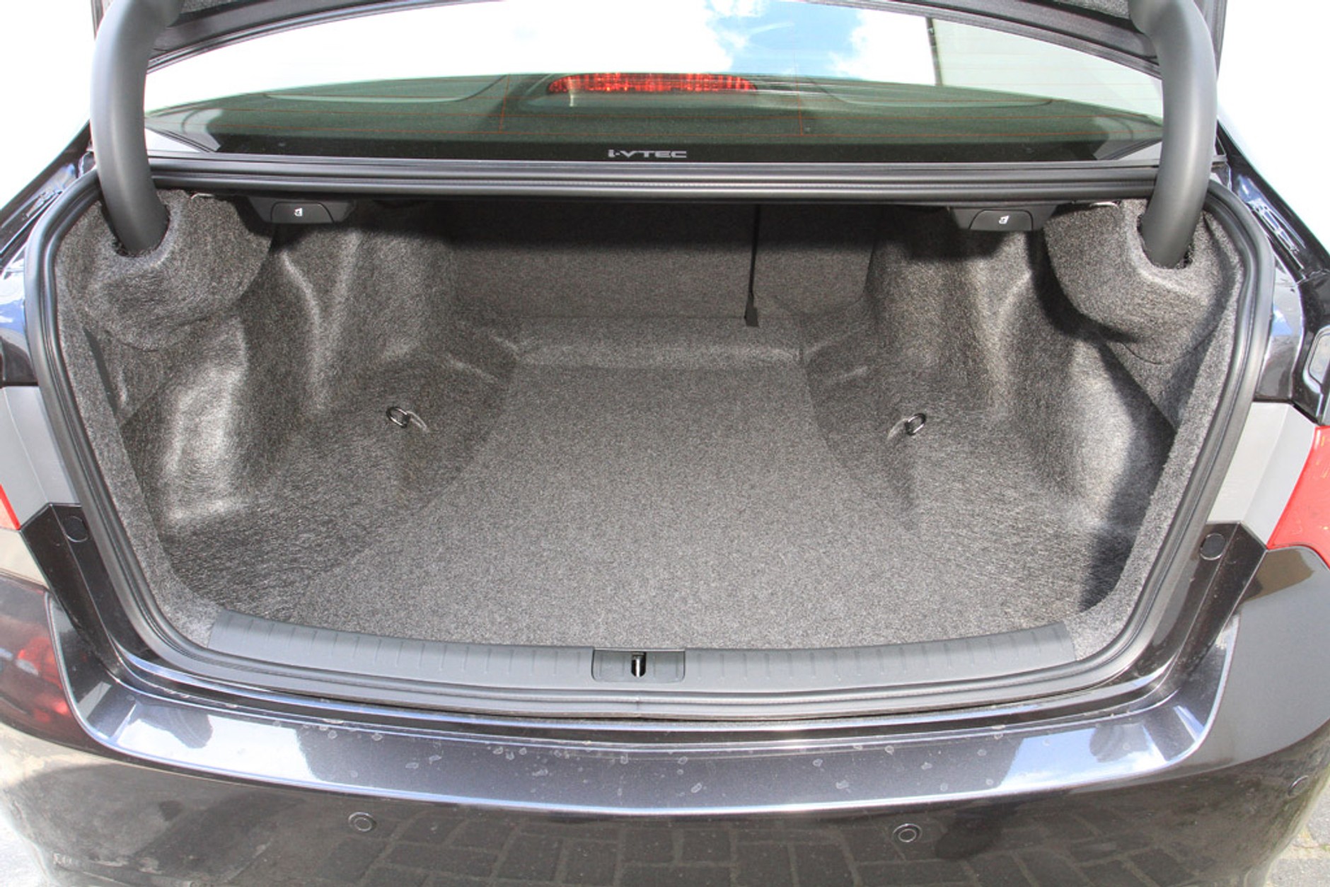 Honda Accord 2.4: na przekór modzie