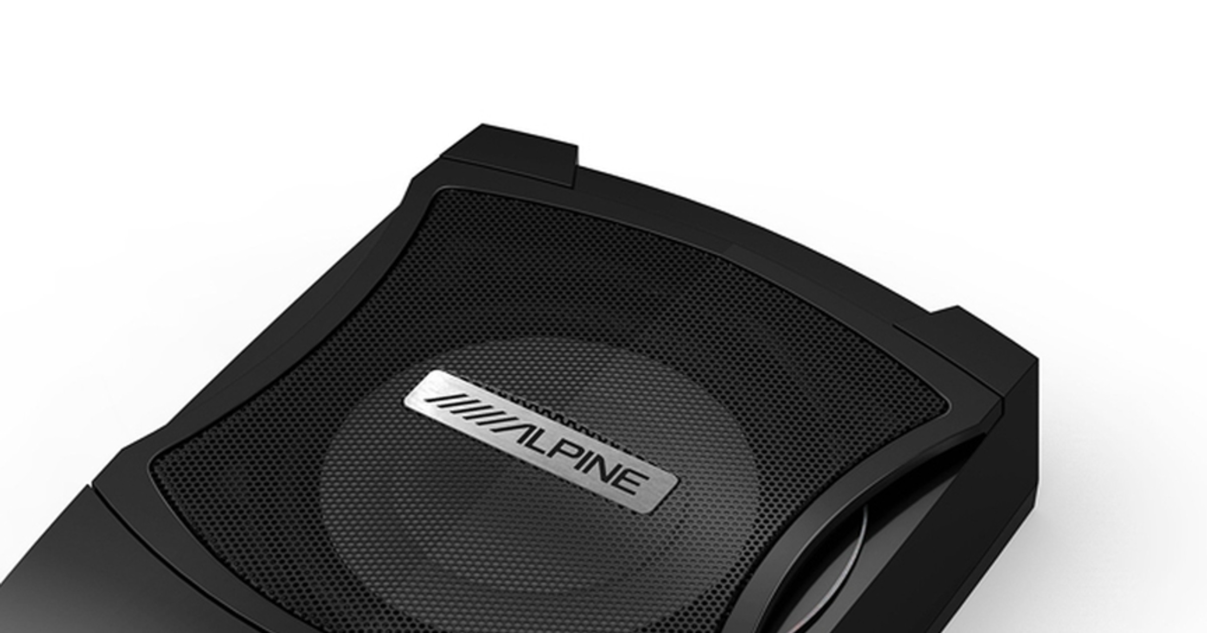 Cała konstrukcja z wbudowanym wzmacniaczem waży 5 kg. Alpine zapobiegliwie dodaje do PWE-V80 uchwyty mocujące wraz ze śrubami. 