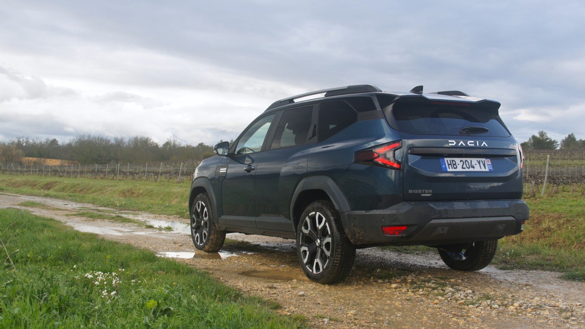 Dacia Bigster nie boi się zjechać z asfaltu