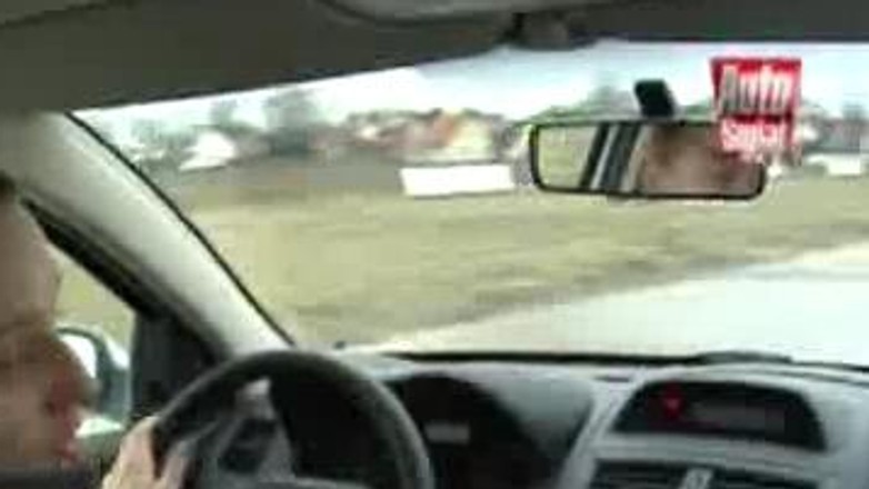 Auto Świat TV - Jak trzymać kierownicę?