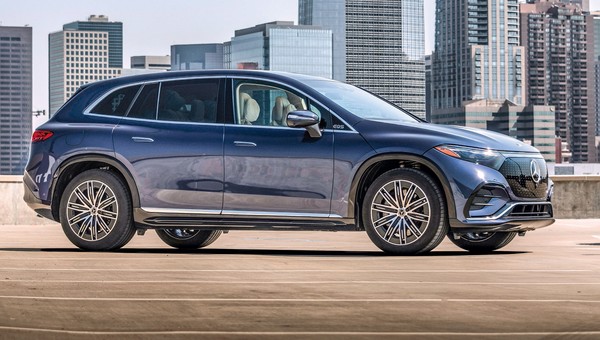 Mercedes EQS SUV jest kolosalny pod każdym względem