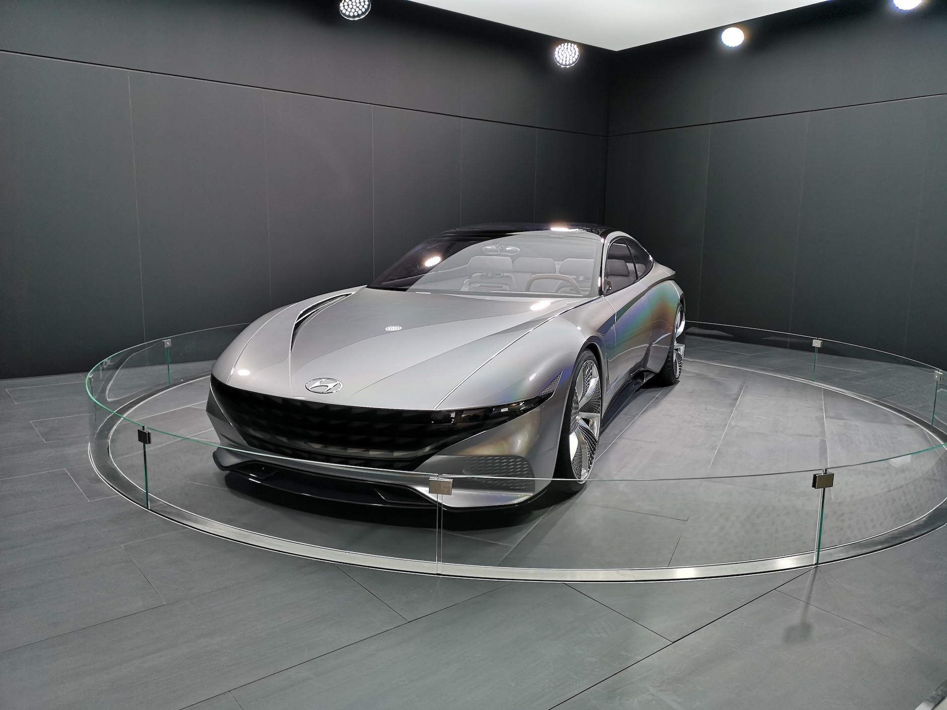 Hyundai na salonie samochodowym w Paryżu