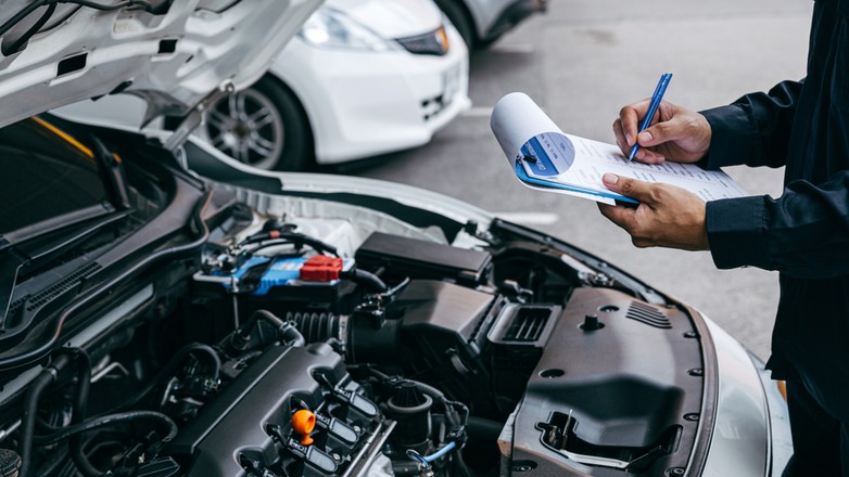 W długiej liście pozycji na fakturze za przegląd łatwo ukryć kilka dodatkowych pozycji, które narażają klienta na niepotrzebne wydatki