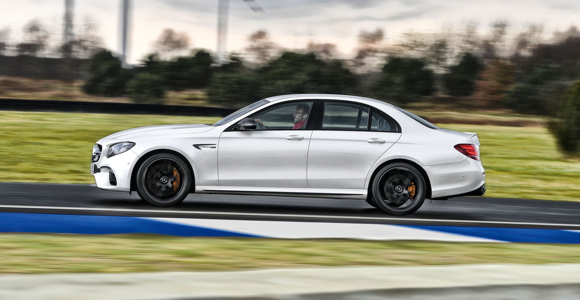 BMW M5 kontra Mercedes-AMG E 63 S+ - pojedynek gigantów