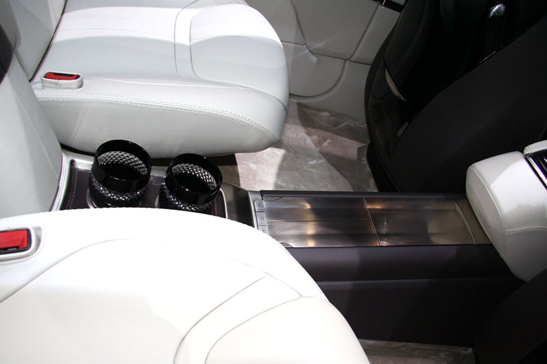 Genewa 2009: Lagonda Concept – odrodzenie słynnej marki (wideo)