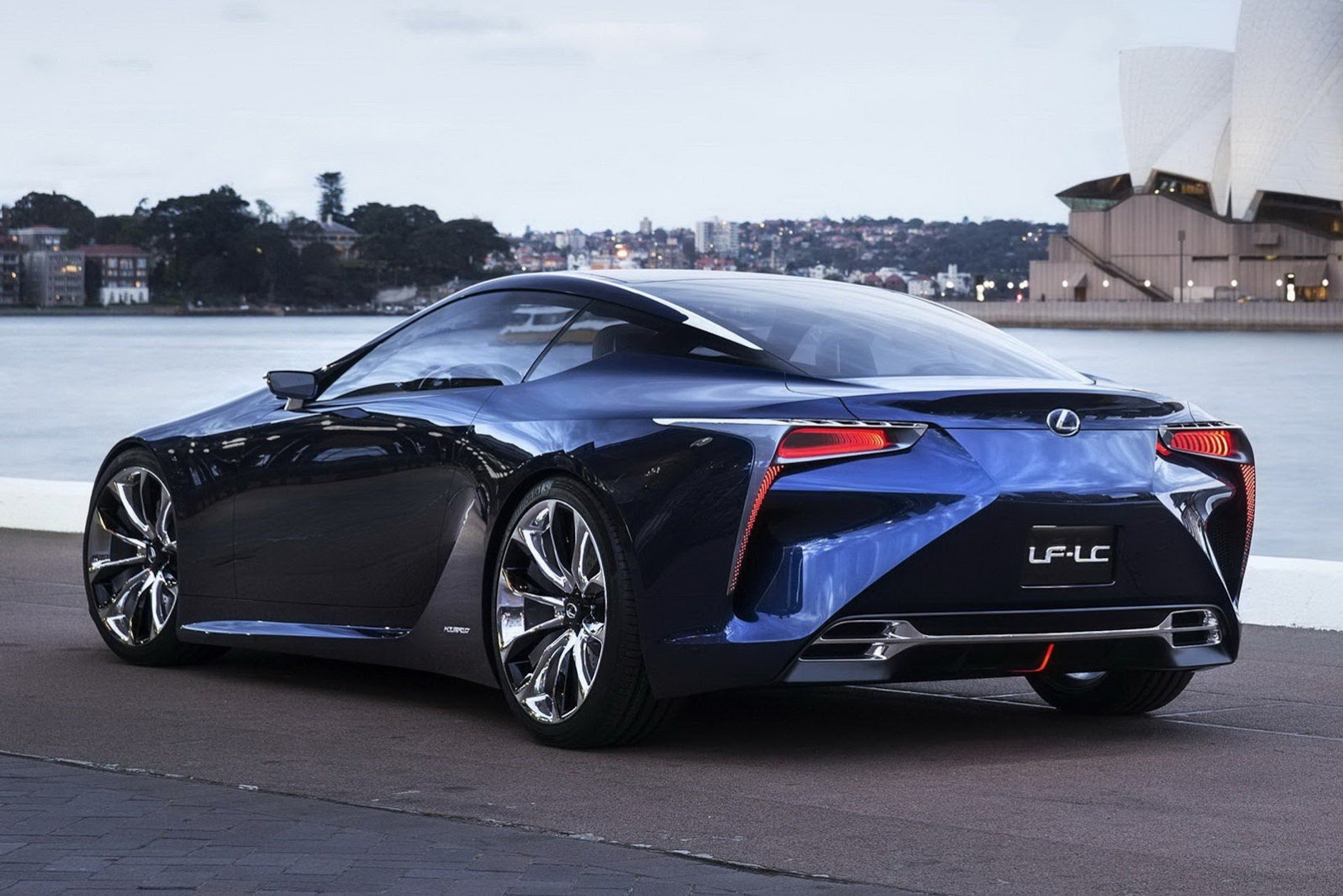 Lexus LF-LC Concept w niebieskich barwach podczas Sydney Motor Show