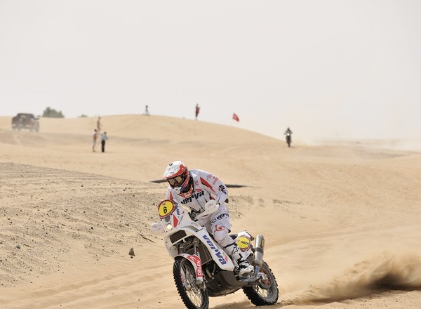 Abu Dhabi Desert Challenge: Dąbrowski umacnia pozycję lidera w klasie Open (2. etap)