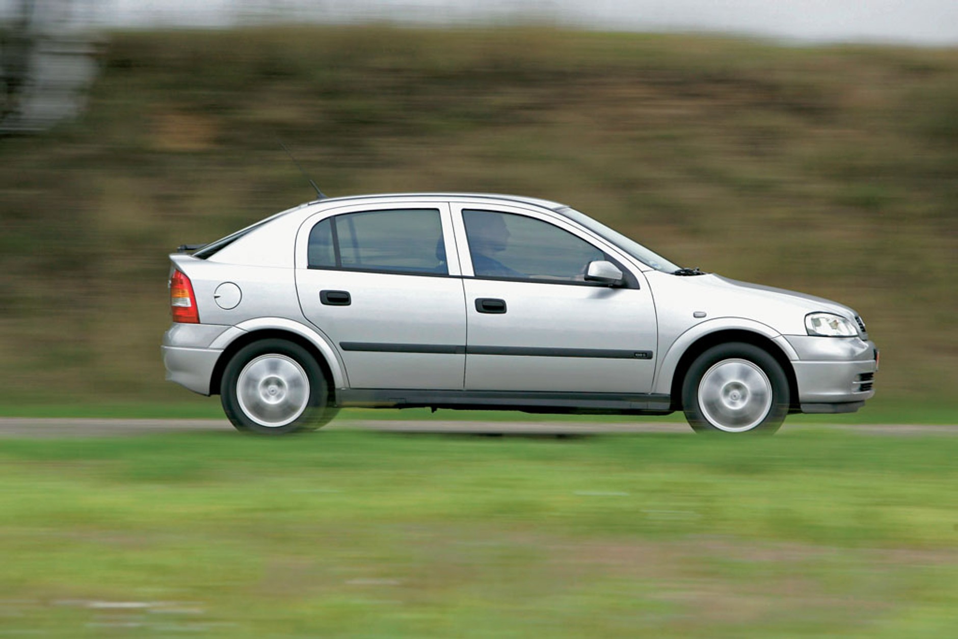 Opel Astra II - lata produkcji 1998-2009, opisywane wersje 1.9/116 i 125 KM