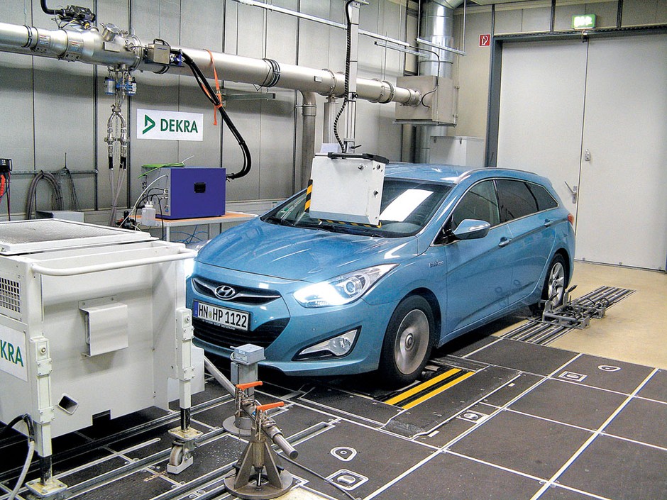 Silnik okazał się mocniejszy, niż obiecuje producent, ale też spalał olej – podczas testu dolaliśmy 9,5 l środka smarnego.