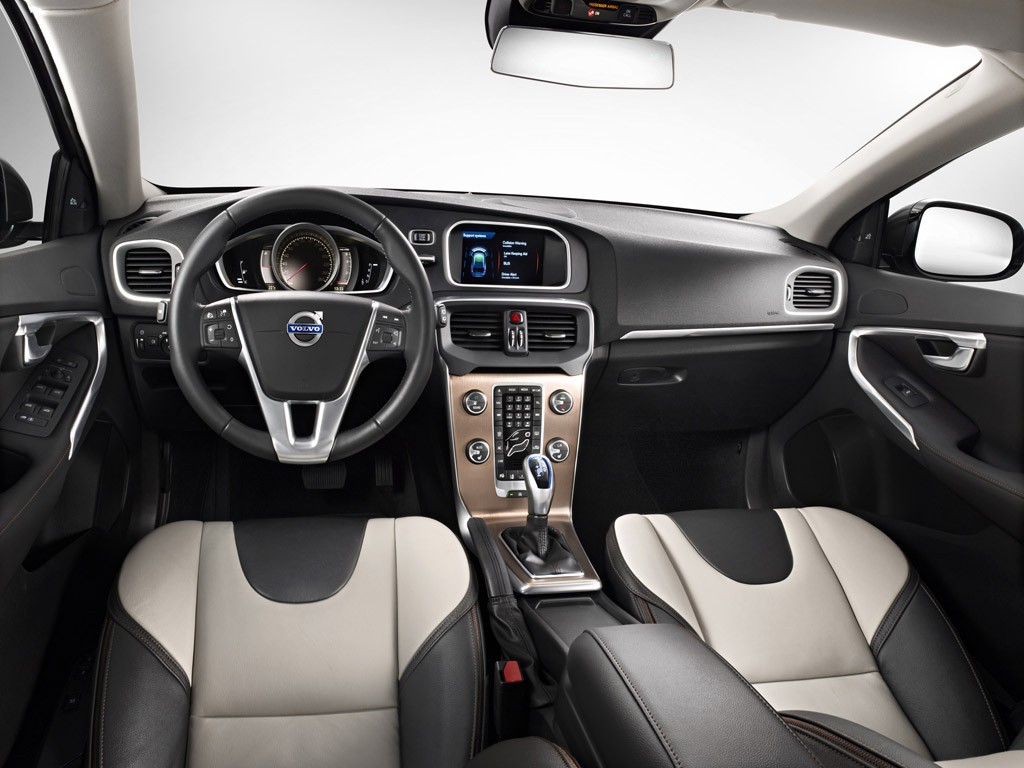 Volvo V40 T5 AWD Cross Country: szwedzka tradycja