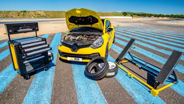 Renault bierze się za fabryczny tuning. Na pierwszy ogień Clio RS