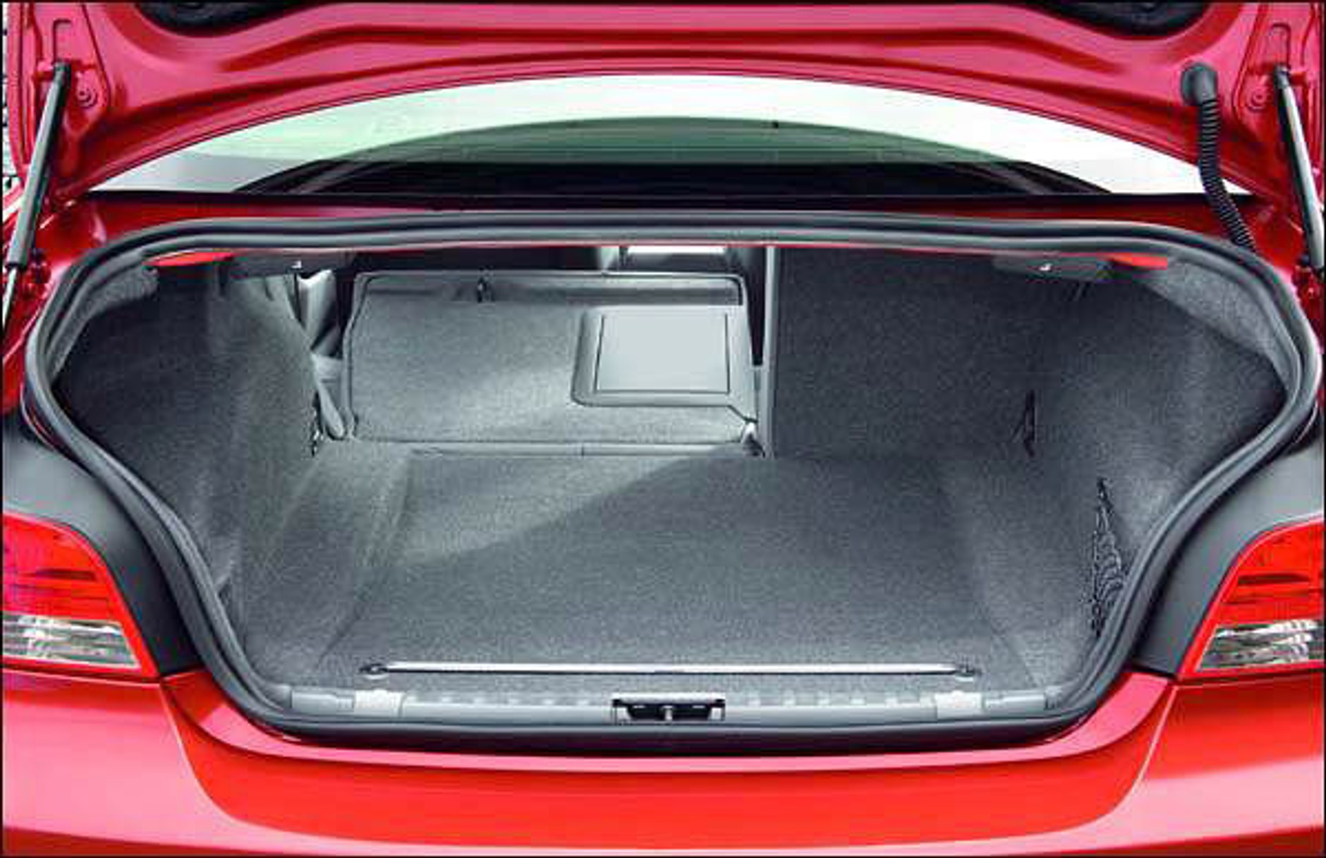 Nowe coupé BMW seria 1 - pierwsi zobaczyli Brytyjczycy (nowe fotografie)