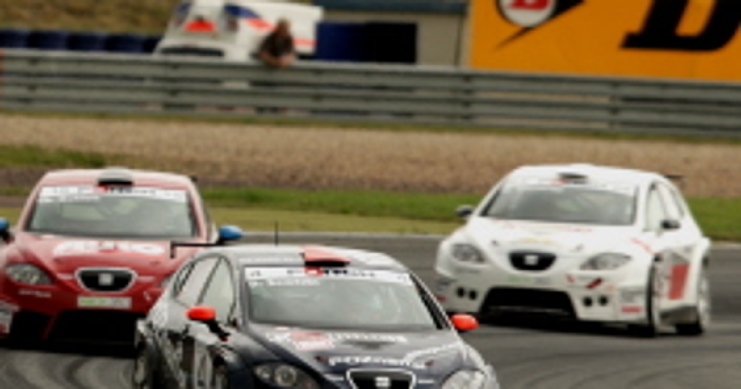 Wyścigi: Damian Sawicki drugim wicemistrzem w Seat Leon Supercopa