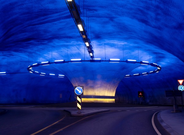To najdłuższy tunel drogowy na świecie. Kierowcy spędzają w nim 20 minut