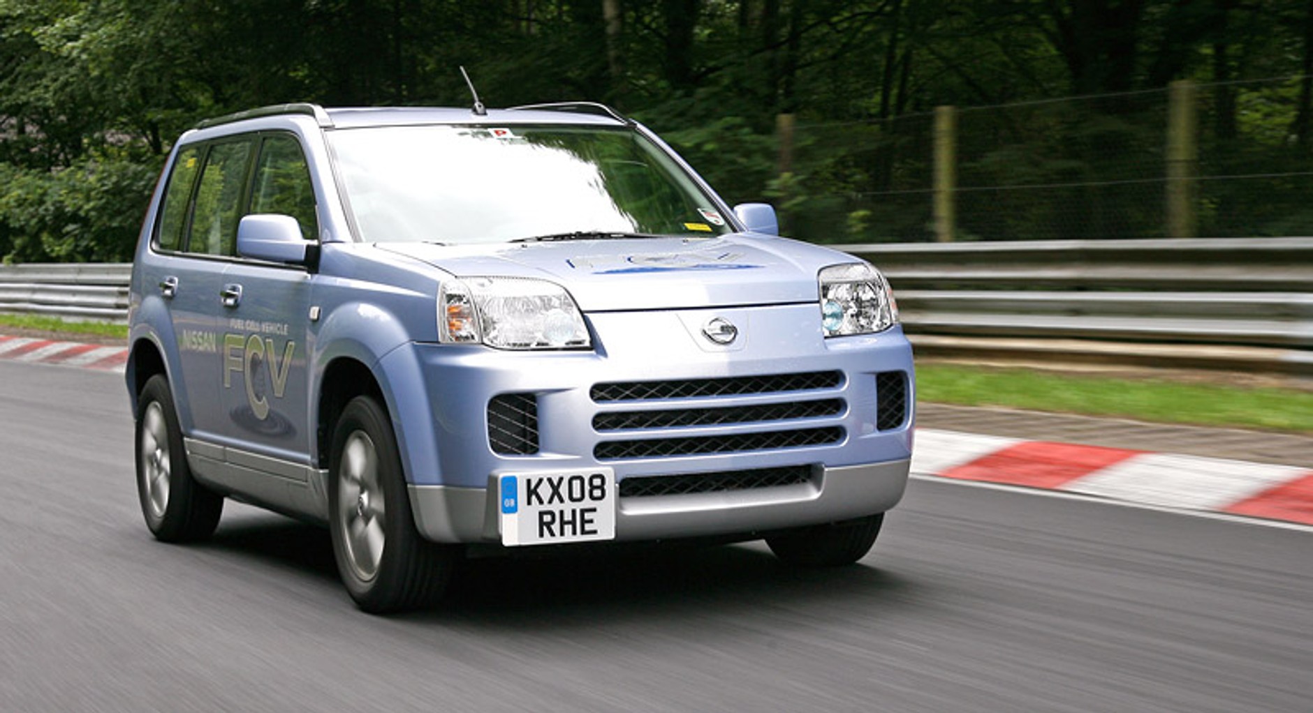 Nissan X-Trail FCV: 11 minut, 58 sekund i zero spalin!