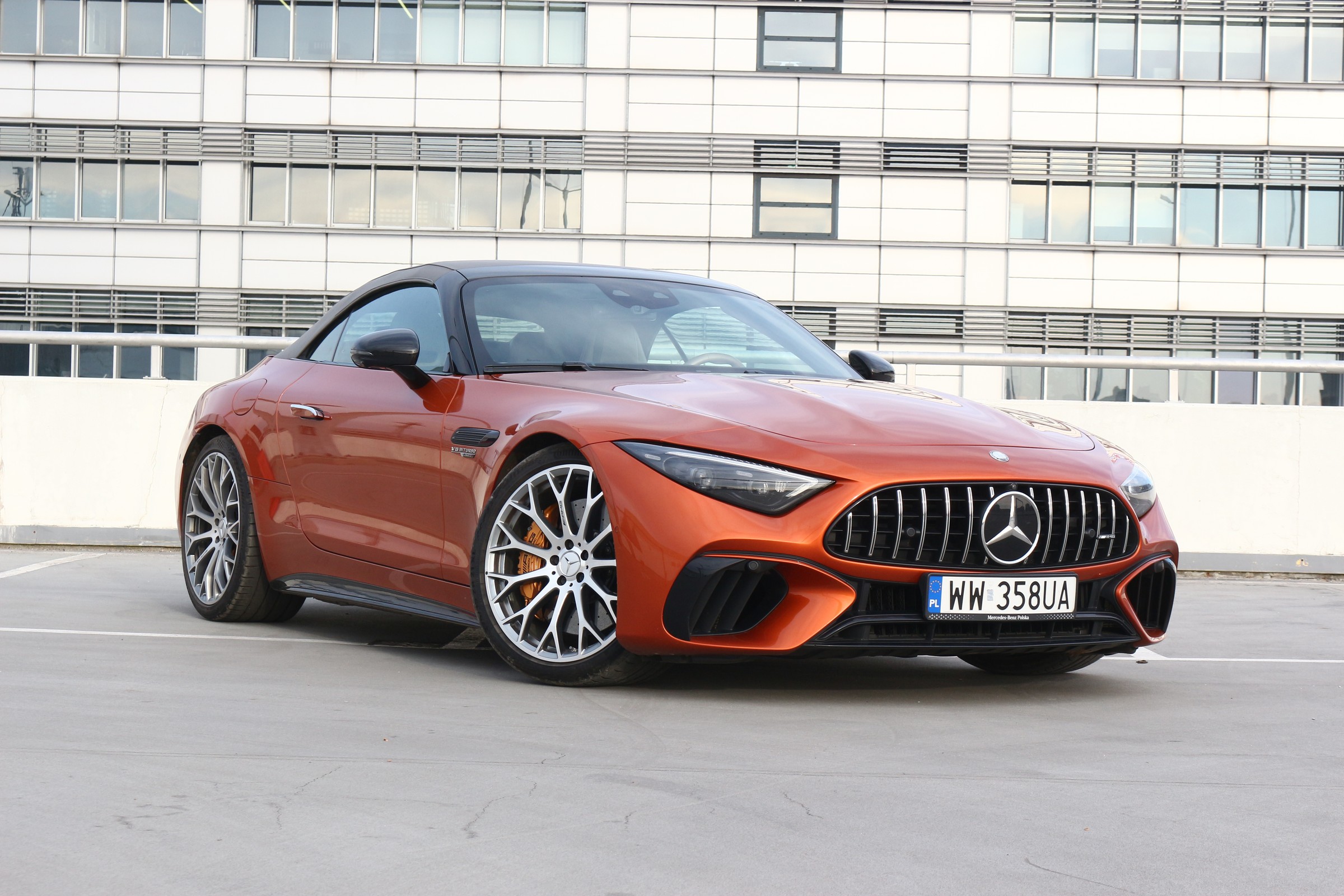 Jeździłem Mercedesem-AMG SL 55. Czy to pierwszy SL, który nadaje się do jazdy zimą?