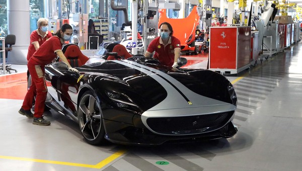 Przeszło 63 tys. zł premii! Tyle ma dostać każdy pracownik Ferrari