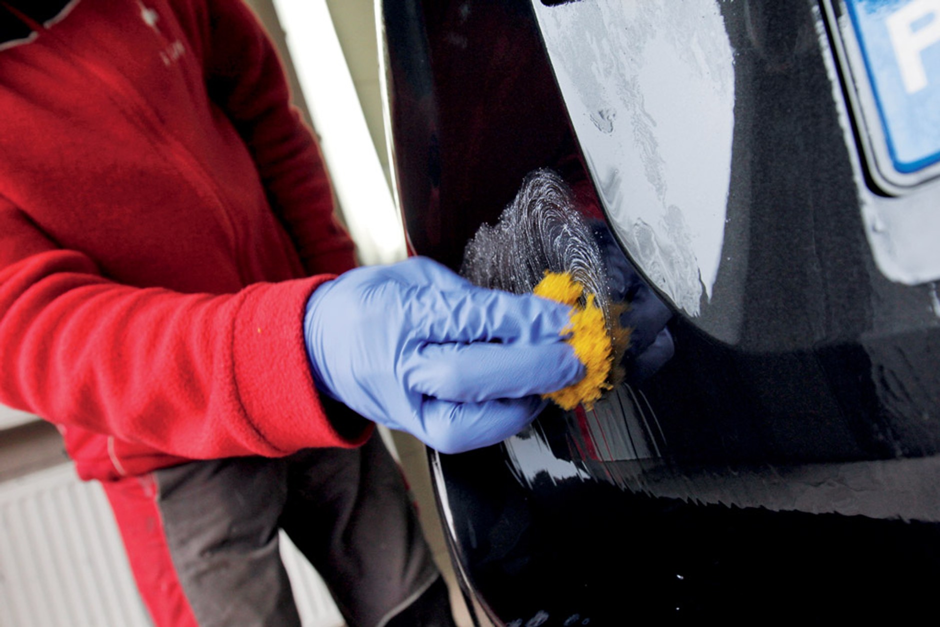 Jak odświeżyć zniszczony lakier w terenówce?