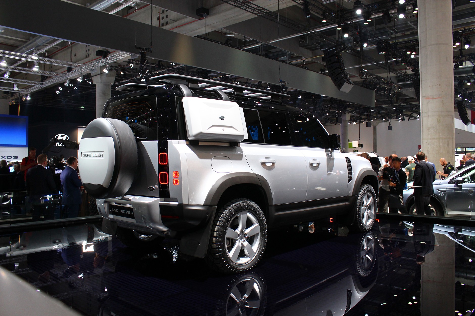 Nowy Land Rover Defender