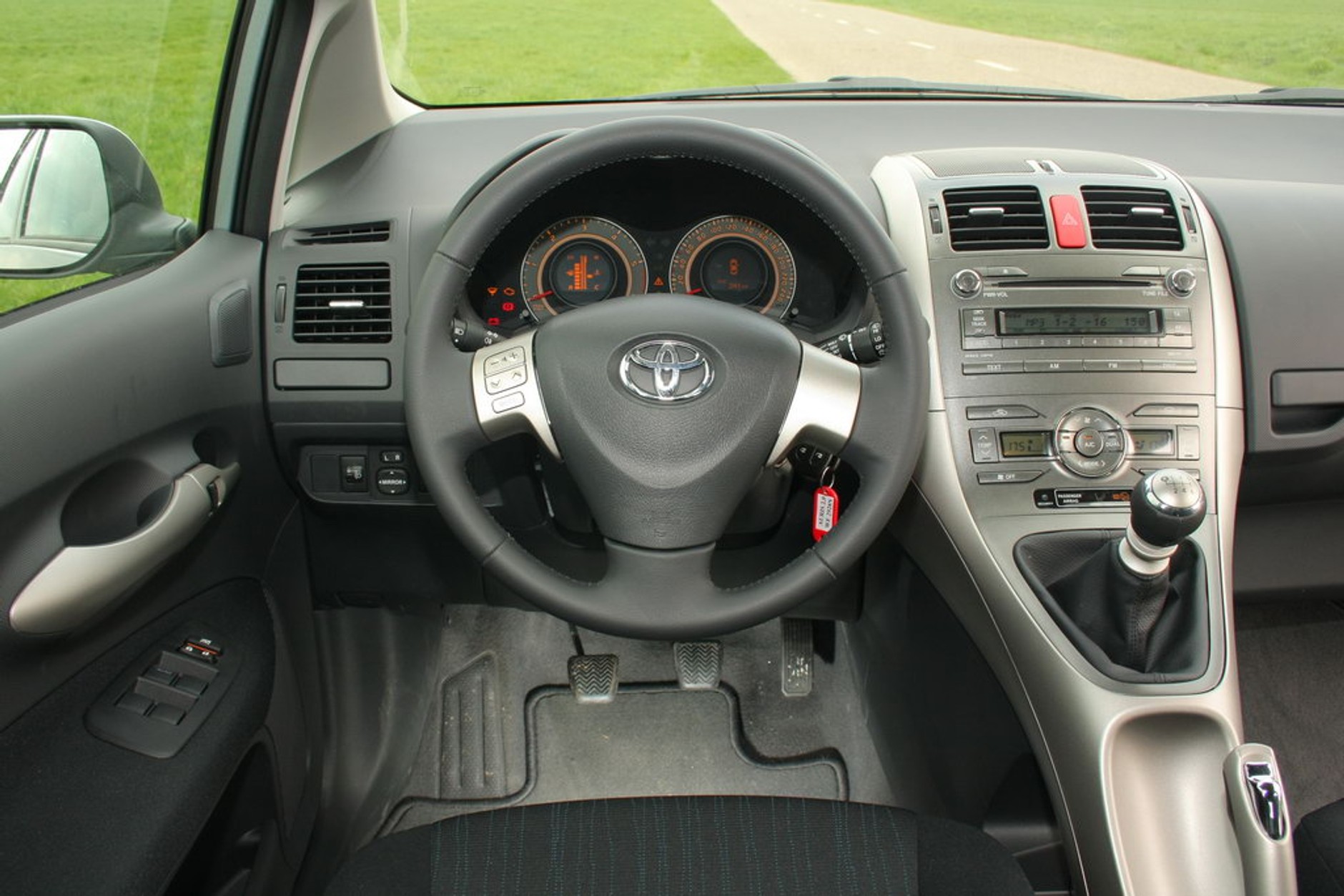 Używana Toyota Auris 1.3 z 2010 r.