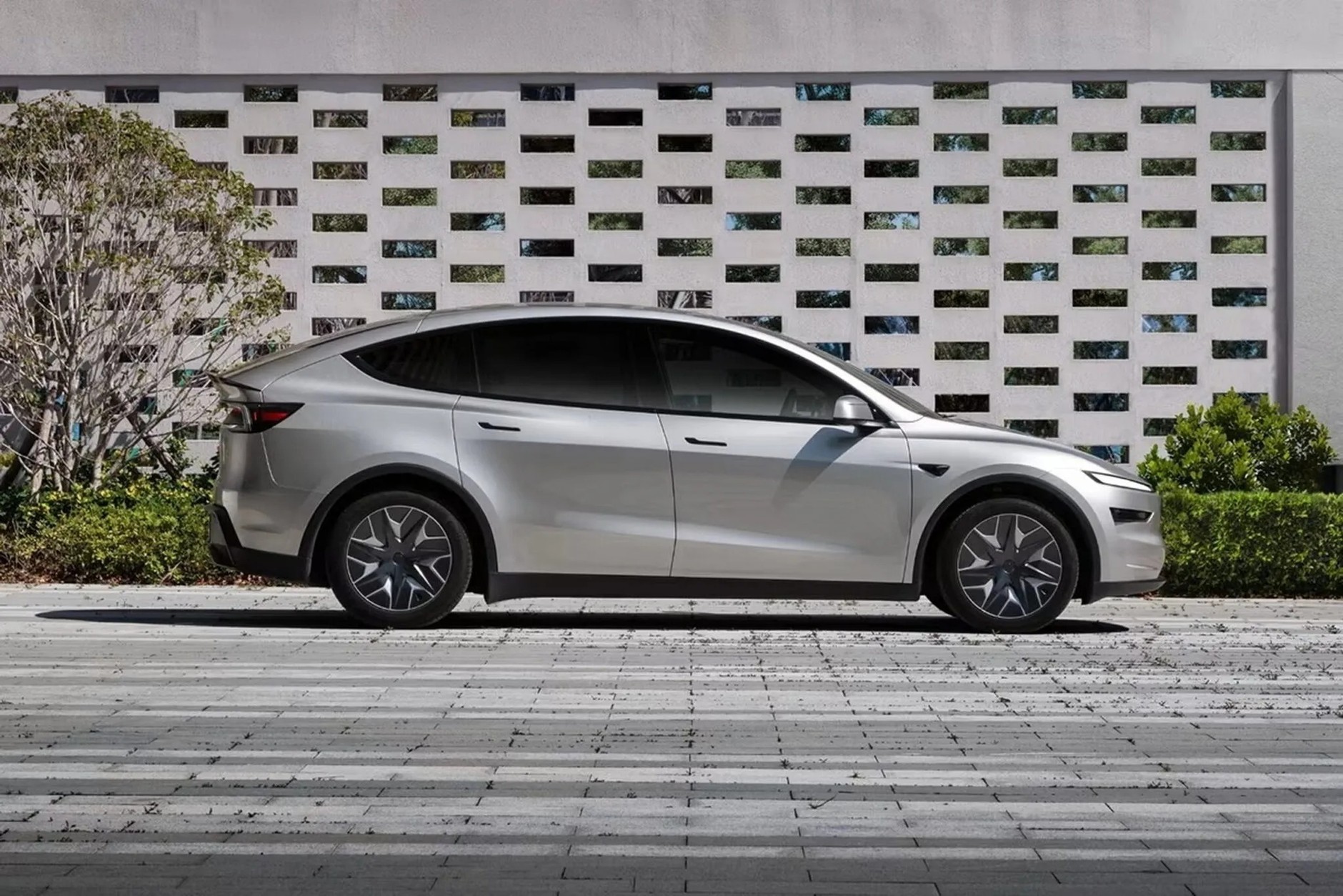 Tesla Model Y L
