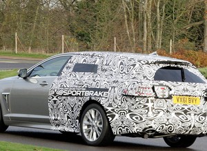 Jaguar XF Sportbrake dał się przyłapać