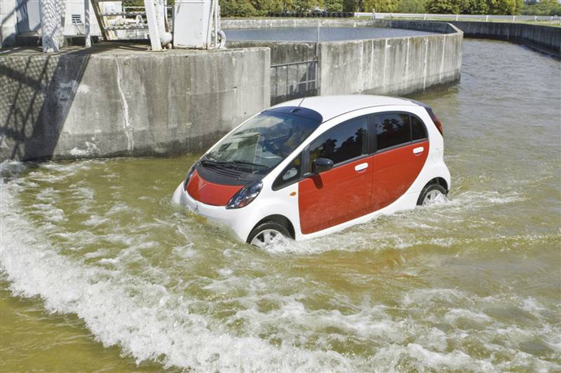 EVER - MONACO 2010: europejska prezentacja ekologicznych technologii Mitsubishi