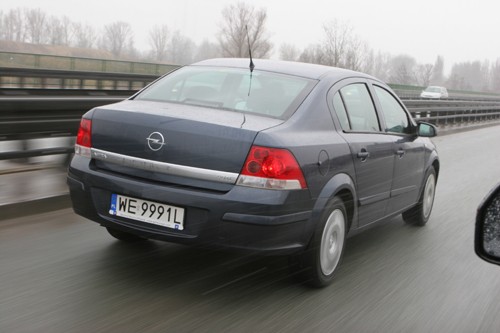 Opel Astra 1.3 CDTi Enjoy - Sedan z dużymi ambicjami