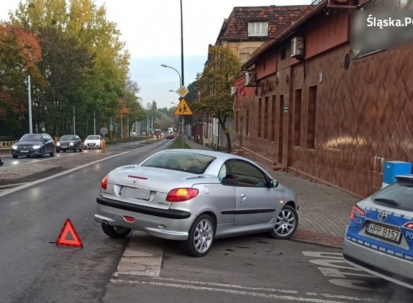 Pościg: pijany emeryt uciekał przed policją i staranował radiowóz