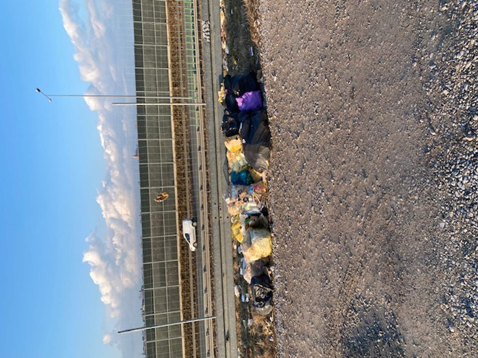 Śmieci pozostawione przy drodze krajowej - woj śląskie