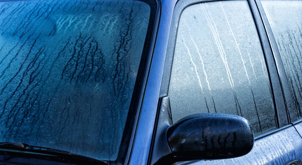 Zaparowane szyby w samochodzie 