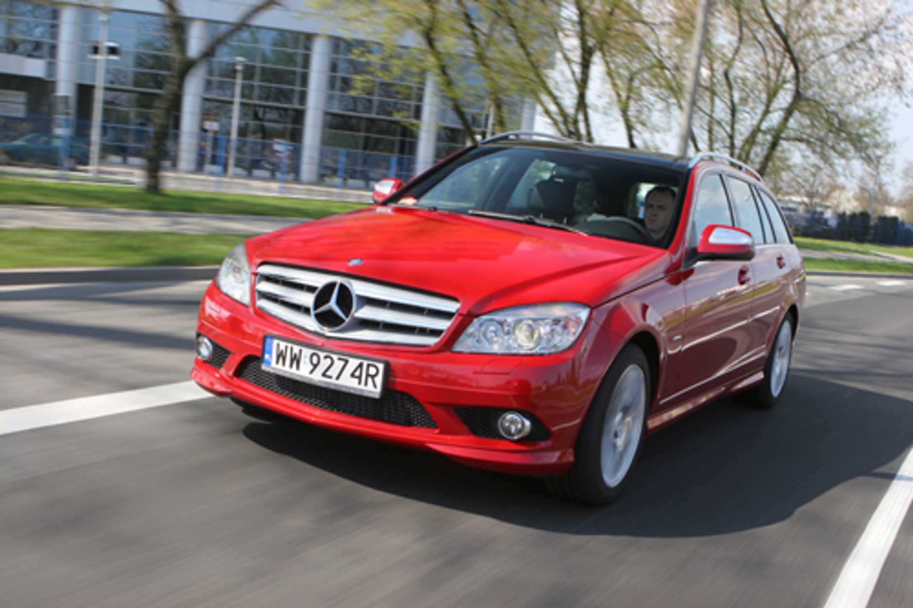 Mercedes klasy C dzięki pakietowi AMG imponuje wyglądem