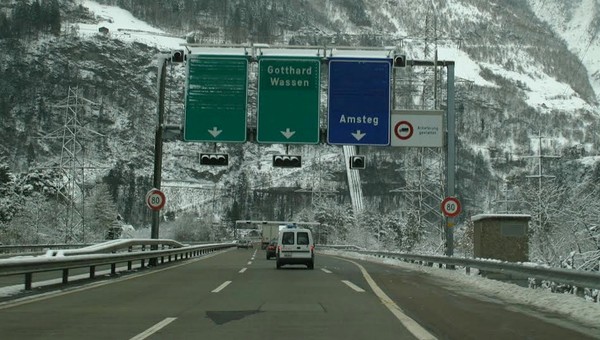 Szwajcaria rozważa wprowadzenie ograniczenia prędkości do 80 km na godz. na autostradach w celu ograniczenia zużycia paliwa