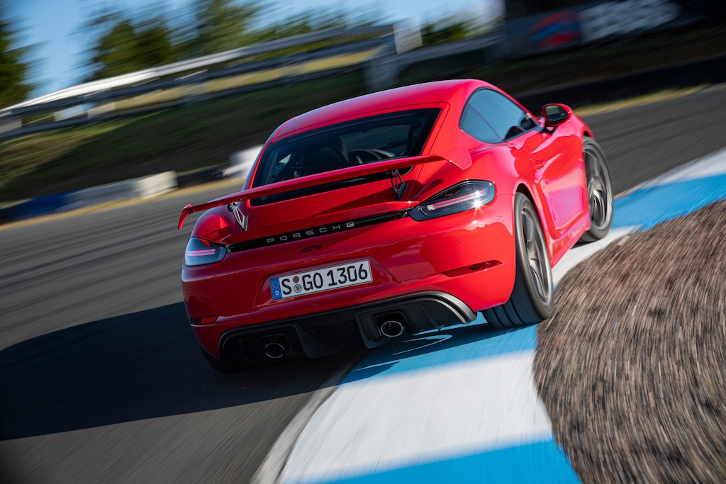 Porsche 718 Spyder i 718 Cayman GT4 z wolnossącym bokserem